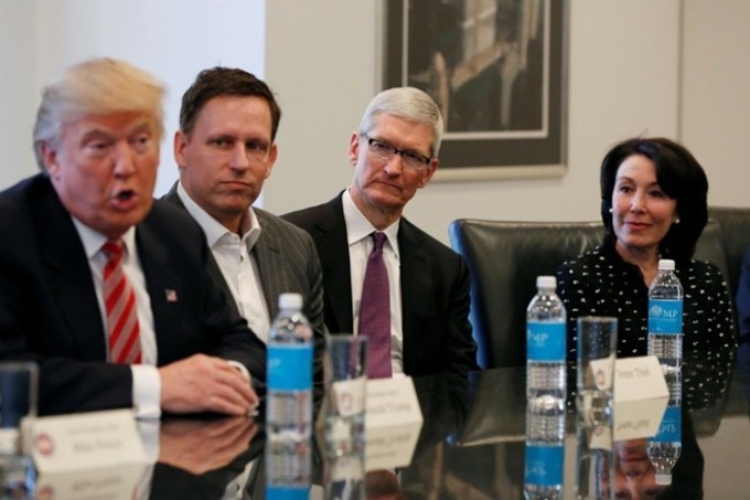 Tim Cook Donand Trump 4gnews Apple