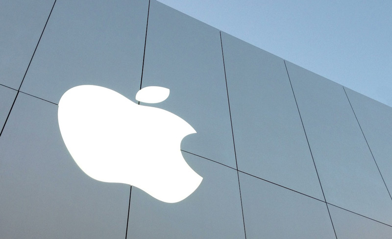 O icónico logo da Apple na loja de S. Francisco