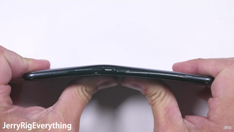 HTC U11 falha miseravelmente nos testes de JerryRigEverything
