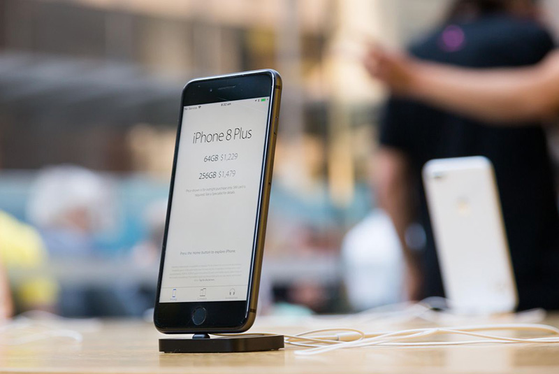 Apple iPhone 8 Plus Smartphone