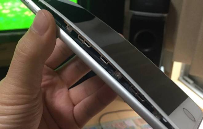 Apple iPhone 8 - Algumas unidades chegam com ecrã descolado | Apple iPhone 8 Plus com o problema