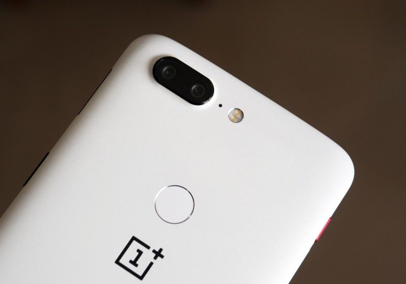 OnePlus 5T Star Wars SandStone acabamento