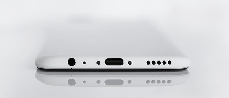 OnePlus 5T Sandstone White 1