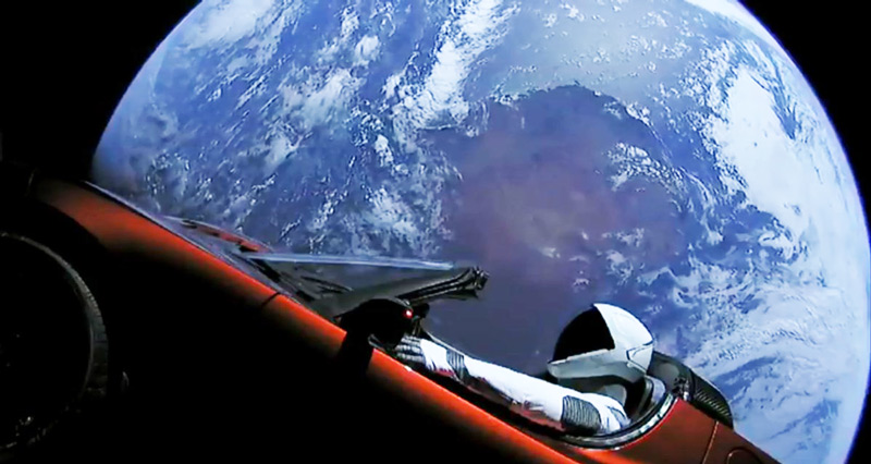 Space X: "StarMan" está dentro de um Tesla a voar pelo Espaço