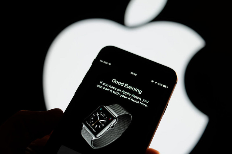 Apple iPhone Apple Watch ©Jaap Arriens