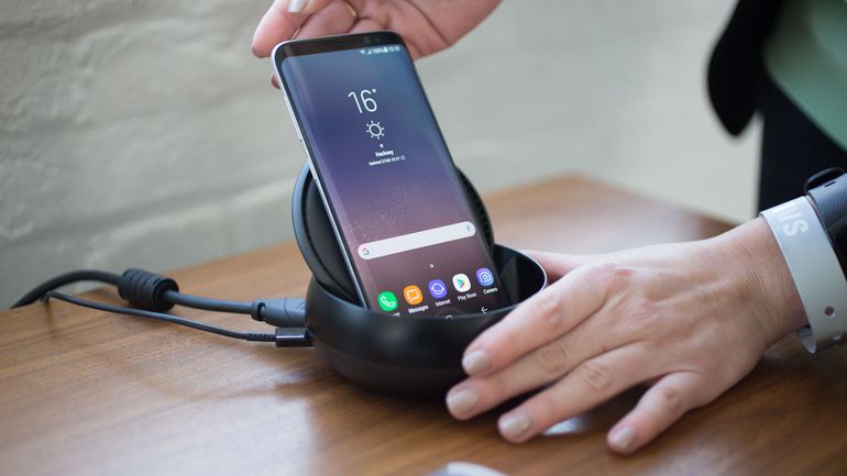 Samsung DeX smartphone