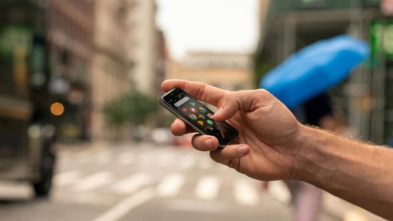 Palm smartphone Android