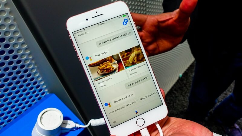Google Assistant Siri Apple
