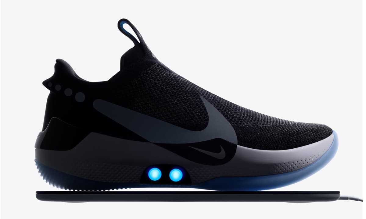 Nike revela sapatilhas que apertam os atacadores com o smartphone