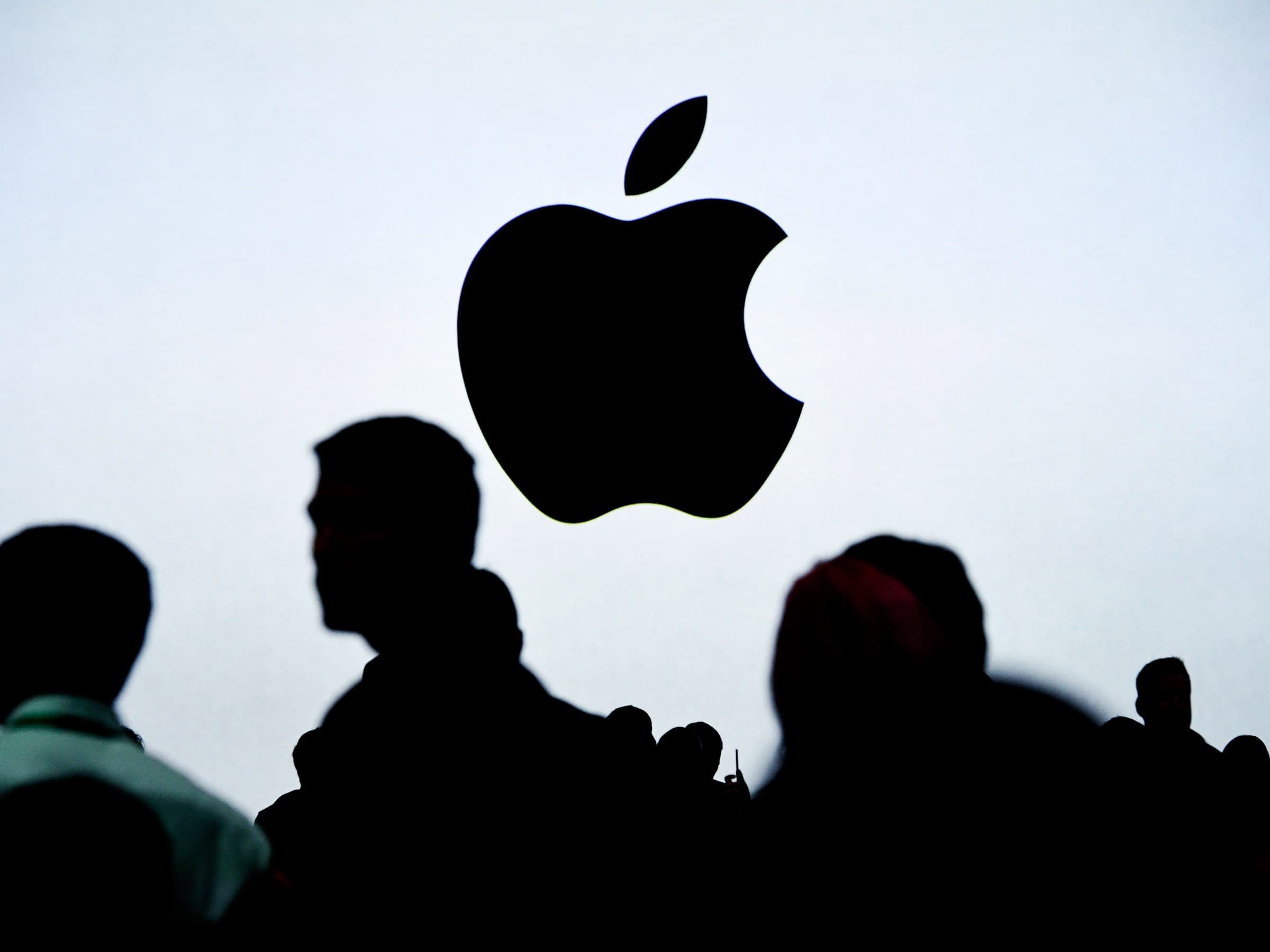 Apple iPhone Tim Cook estratégia USB-C sensor biométrico