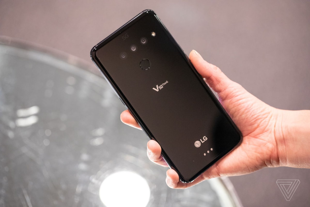 Este é o LG V50 ThinQ: um V40 com 5G e um ecrã opcional