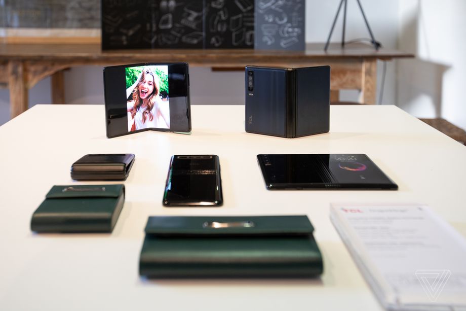 Será este o futuro dos smartphones dobráveis? A TCL acha que sim